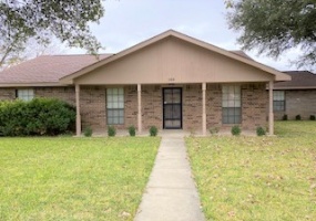 105 Bluebonnet S, Uvalde, 78801, 3 Bedrooms Bedrooms, 8 Rooms Rooms,2 BathroomsBathrooms,Residential,Sold,Bluebonnet,1,1113