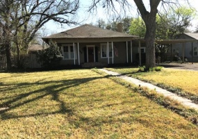 303 Pecos W, Uvalde, 78801, 4 Bedrooms Bedrooms, 9 Rooms Rooms,2 BathroomsBathrooms,Residential,For Sale,Pecos,1,1117